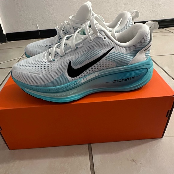 Nike Men’s Summit White Running Shoes - Picture 3 of 4